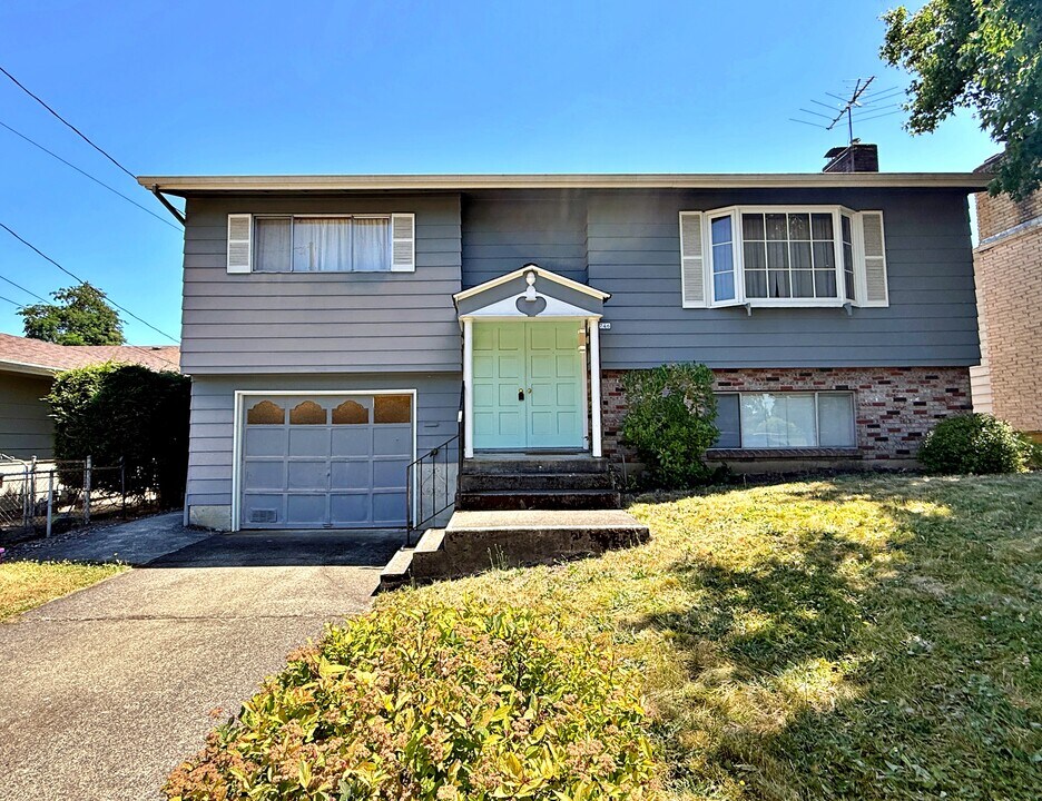 2746 SE 73rd Ave in Portland, OR - Foto de edificio