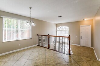 5351 SW 155th Ave in Miramar, FL - Foto de edificio - Building Photo
