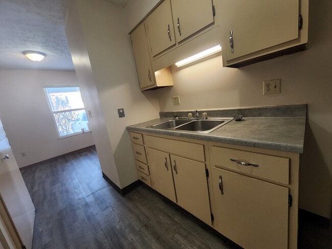 208 Heritage Cir in Bucyrus, OH - Foto de edificio - Building Photo