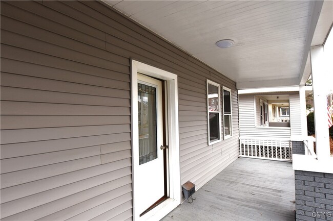 112 Woodlawn Ave W in Utica, NY - Building Photo - Building Photo