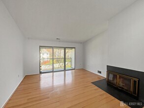 481 Danbury Ln in East Brunswick, NJ - Building Photo - Building Photo