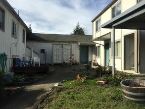 Laurelwood in Myrtle Creek, OR - Building Photo - Building Photo