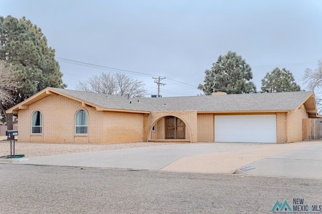 property at 1433 Eastridge Dr