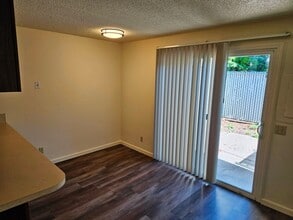 1831 Claxter Rd NE in Keizer, OR - Foto de edificio - Building Photo