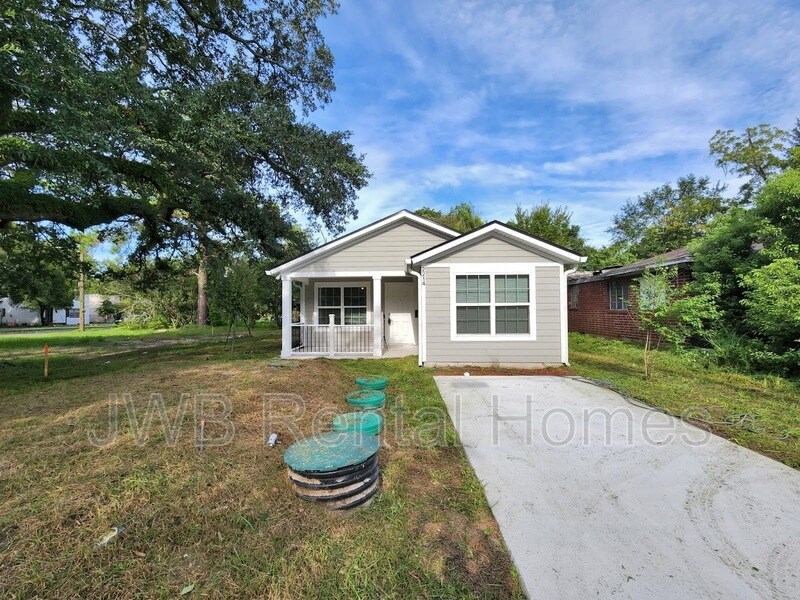 2214 Spires Ave in Jacksonville, FL - Building Photo