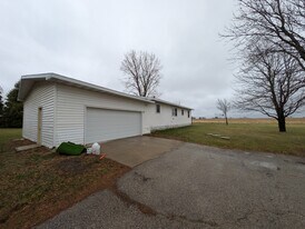 2604 Jamestown Ave in Independence, IA - Building Photo