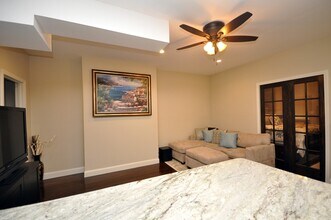 591 Beacon St, Unit G in Boston, MA - Foto de edificio - Building Photo