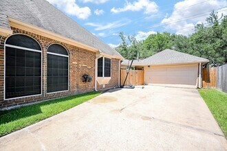 1335 Remington Crest Dr in Houston, TX - Building Photo - Building Photo