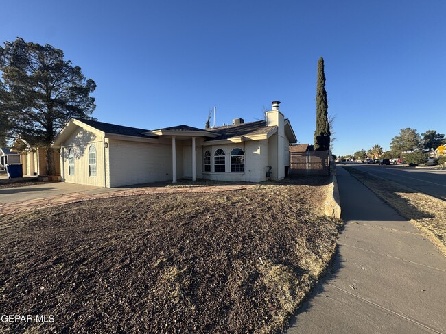 1795 Victor Lopez Dr in El Paso, TX - Building Photo - Building Photo