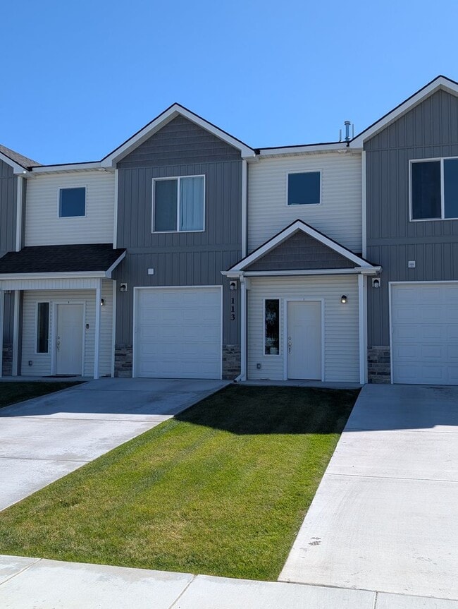 109 Hillcrest Ave in American Falls, ID - Building Photo - Building Photo