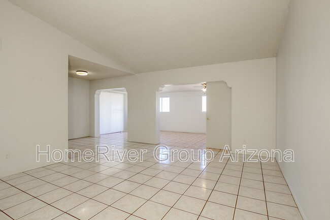 4650 N 75th Ln in Phoenix, AZ - Building Photo - Building Photo