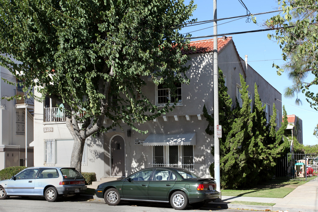 2209 E 6th St in Long Beach, CA - Building Photo