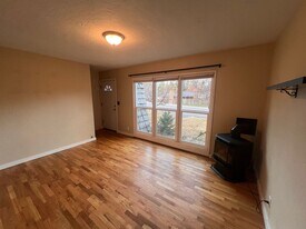 913 NE Franklin Ave in Bend, OR - Building Photo