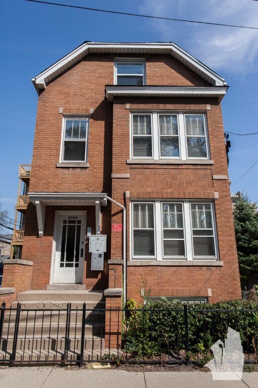 2144 W Shakespeare Ave in Chicago, IL - Foto de edificio - Building Photo