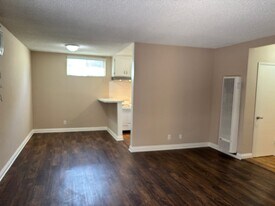 3104 Montrose Ave in Montrose, CA - Building Photo