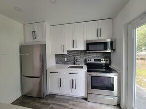 1945 NW 154th St in Miami Gardens, FL - Building Photo - Building Photo