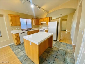 8139 W Rochelle Ave in Las Vegas, NV - Foto de edificio - Building Photo