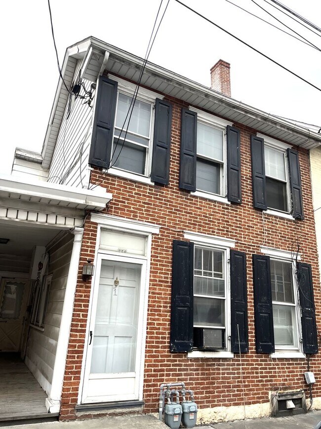 250 E Queen St