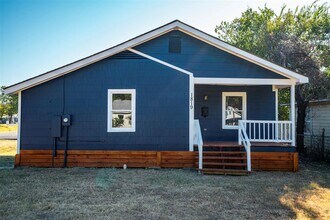 1819 Pecan St in Bastrop, TX - Building Photo - Building Photo