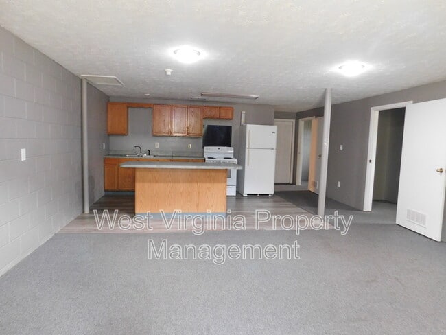 701 1st Ave in Montgomery, WV - Building Photo - Building Photo