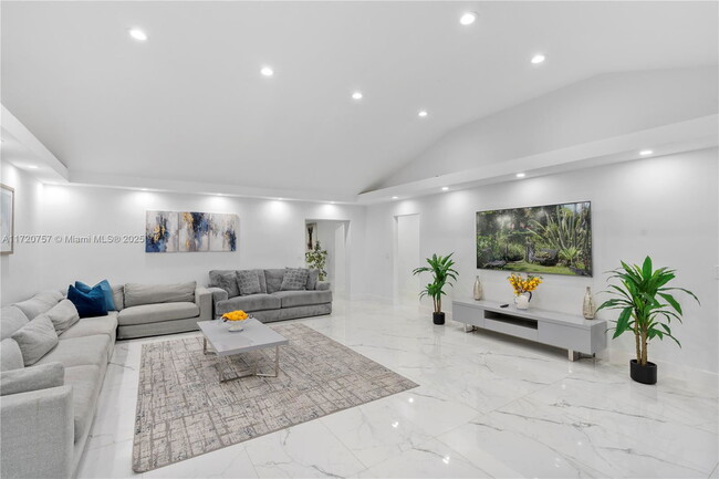 1247 Jackson St in Hollywood, FL - Building Photo - Building Photo