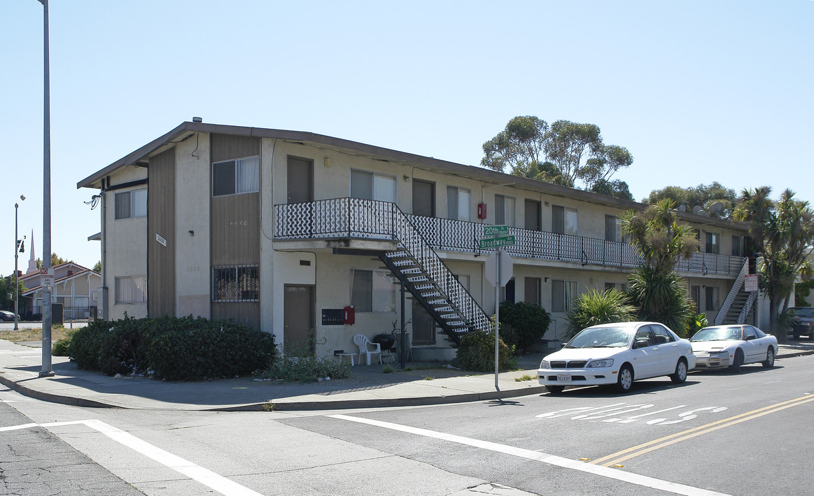 2000 Broadway Ave in San Pablo, CA - Building Photo