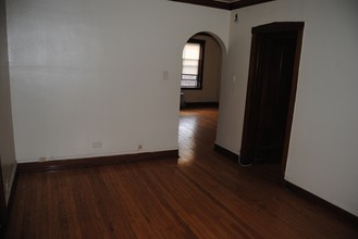 1437 N Long Ave in Chicago, IL - Foto de edificio - Interior Photo