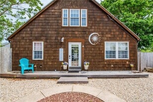 11 Cove St in Old Saybrook, CT - Building Photo