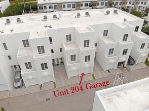 10255 NW 63rd Ter in Doral, FL - Building Photo - Building Photo
