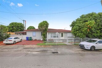 450 NW 40th Ct in Miami, FL - Building Photo - Building Photo