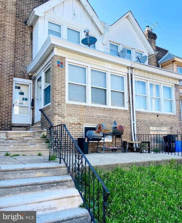 6619 Guyer Ave in Philadelphia, PA - Building Photo