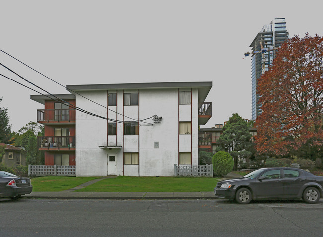 6425 Silver Ave in Burnaby, BC - Building Photo - Building Photo