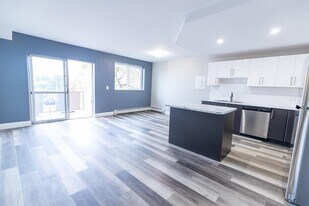 Colborne Court Apartments in Niagara Falls, ON - Building Photo