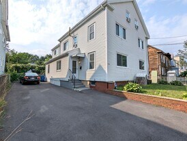 322 Lowell St, Unit 1 in Somerville, MA - Building Photo