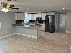 5516 9th St in Zephyrhills, FL - Building Photo - Building Photo