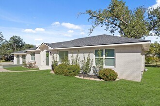 712 E Kuehn St in Bellville, TX - Building Photo - Building Photo