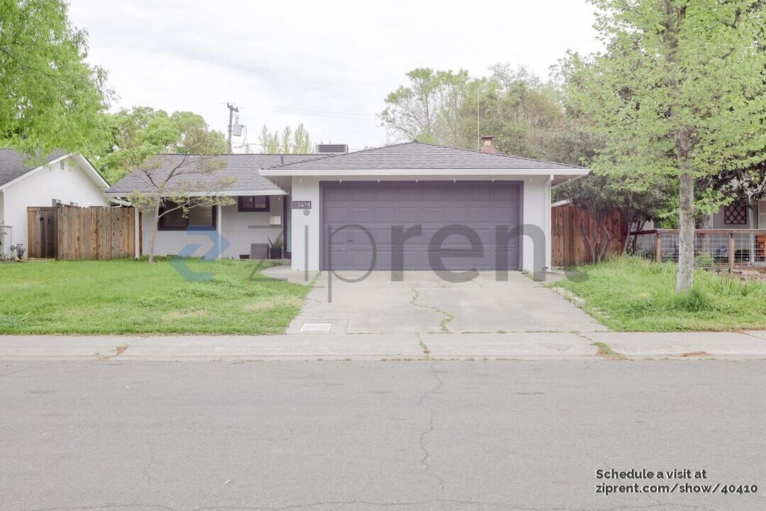 2415 Whittier Dr in Davis, CA - Building Photo