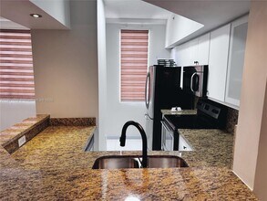 2881 NE 185th St in Miami, FL - Building Photo - Building Photo