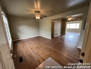 428 Bryn Mawr Dr in San Antonio, TX - Building Photo - Building Photo