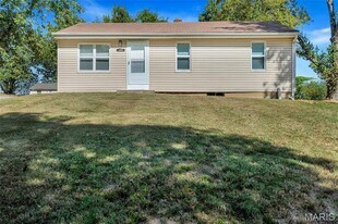 2809 S River Rd in St. Charles, MO - Building Photo