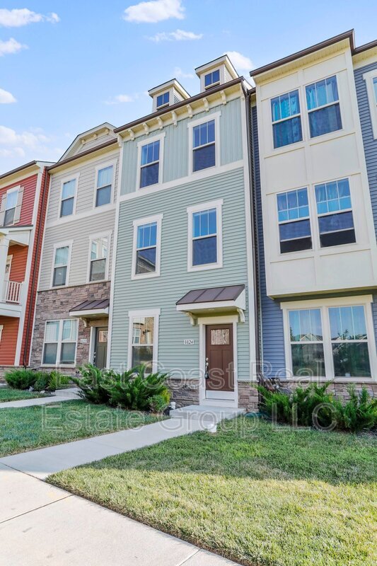 8824 Shady Pines Dr in Frederick, MD - Foto de edificio - Building Photo