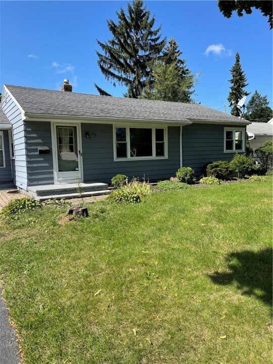 35 Valley Crest Rd in Rochester, NY - Building Photo