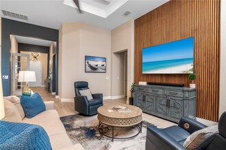 17592 Kinzie Ln in Estero, FL - Foto de edificio - Building Photo