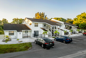 Lake Forest Villas in Sarasota, FL - Building Photo - Primary Photo