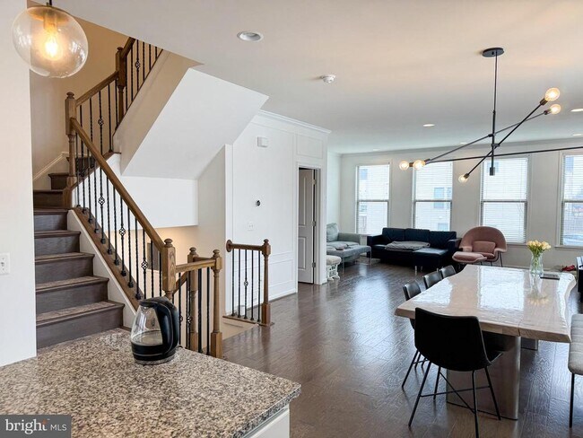 42462 Dogwood Glen Square in Sterling, VA - Building Photo - Building Photo