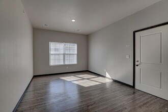 2411 S Jackson Ave, Unit 2425-2 in Joplin, MO - Foto de edificio - Building Photo