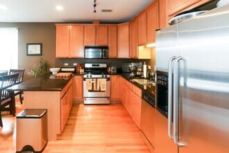 3655 N Southport Ave, Unit J04P in Chicago, IL - Building Photo - Building Photo