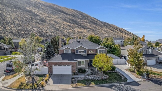 property at 38 Manilla Cir