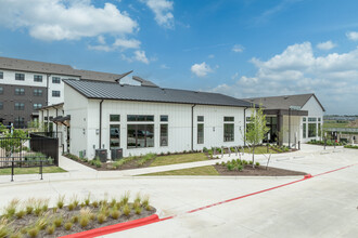 Citizen House Blue Bluff in Austin, TX - Foto de edificio - Building Photo