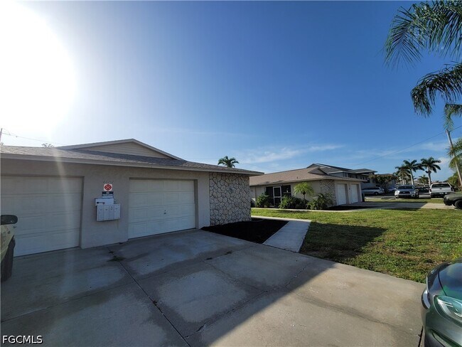 4807 Triton Ct E in Cape Coral, FL - Building Photo - Building Photo